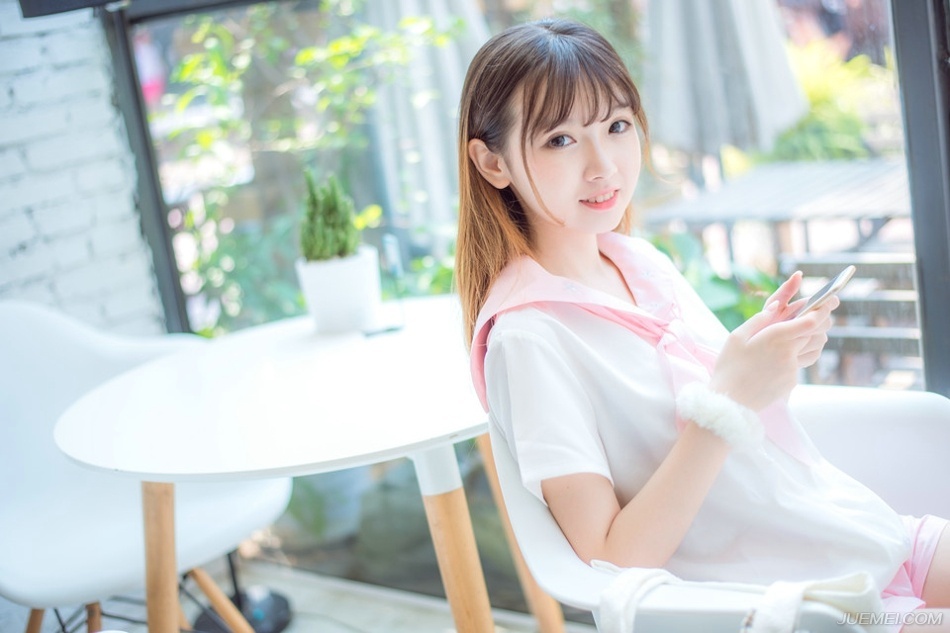 刘璝一下子面色变得惨白，如遭雷击，一直以来与自己相敬如宾、恩爱有加的妻子，竟是如此蛇蝎妇人，不但背着自己与刘璋厮混，更为了杀自己，不惜唆使刘璋杀他！